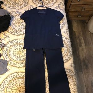 XS Figs scrub set. Good condition